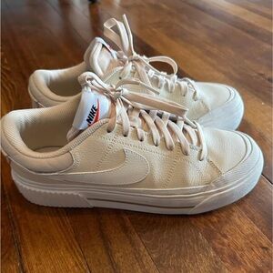 Nike Court Legacy platform sneaker, cream color, size 9

Worn only twice.